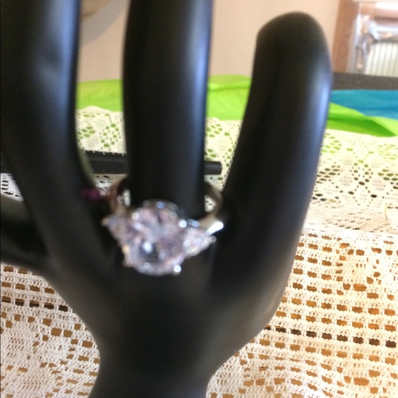 Avon Silver Ring Size 9 - Picture 4 of 7